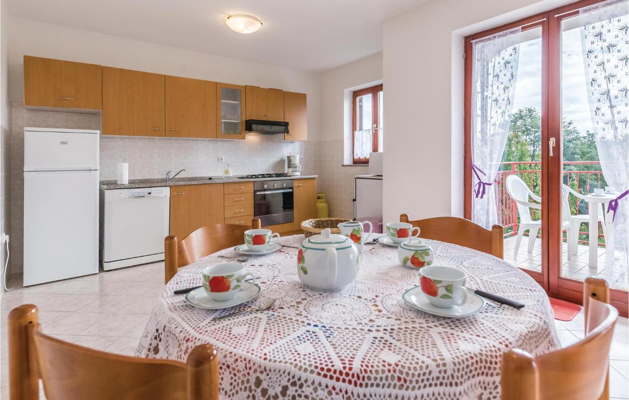 6 Bedroom Nice Home In Segotici Exteriér fotografie