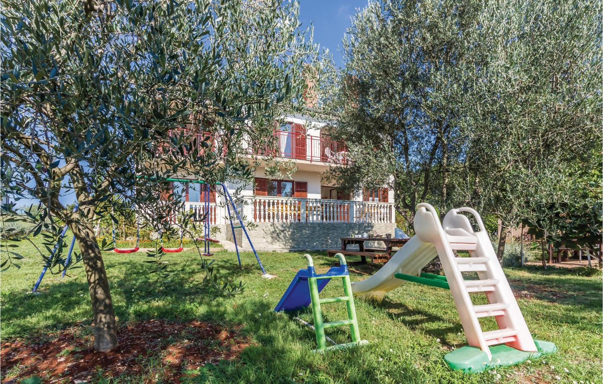 6 Bedroom Nice Home In Segotici Exteriér fotografie